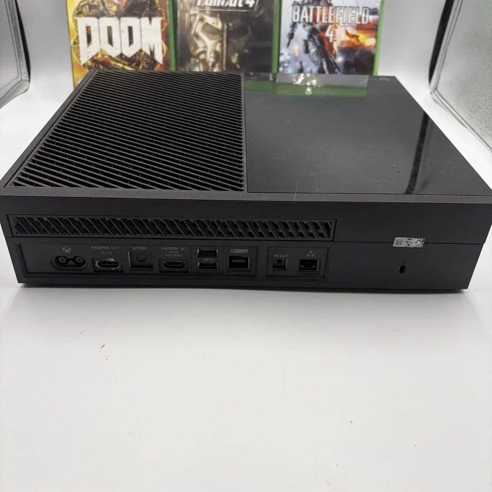 Microsoft Xbox One Model 1540 Console Bundle 500 GB, Controller, Headset 3 Games